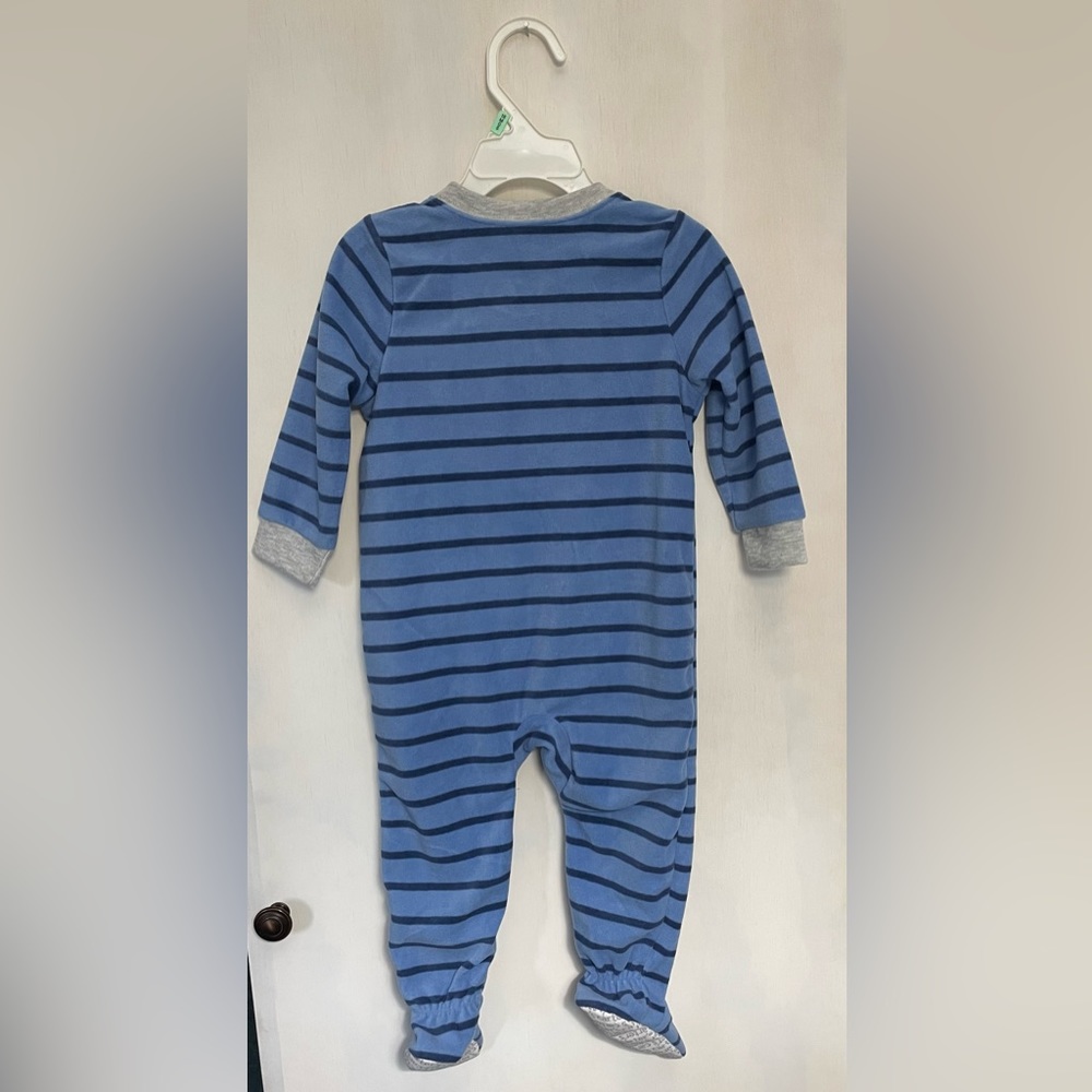 Carters 18m footed zip up pajamas - Picture 2 of 2
